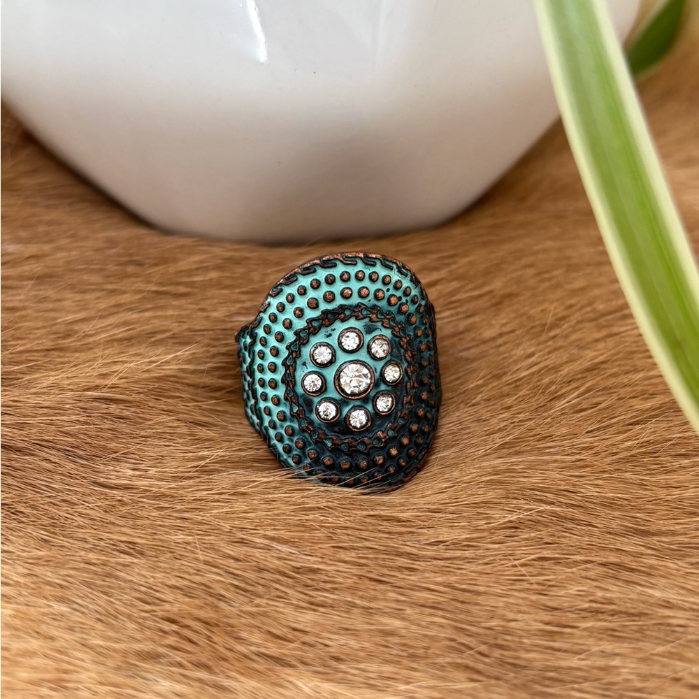 Elegant Turquoise and Silver Women's Ring
